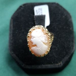 Vintage 10kt yellow gold cameo ring